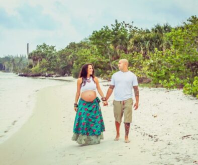 The sweet couple is happy to have a babymoon vacation in Florida.