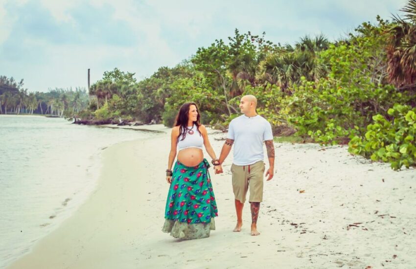 The sweet couple is happy to have a babymoon vacation in Florida.